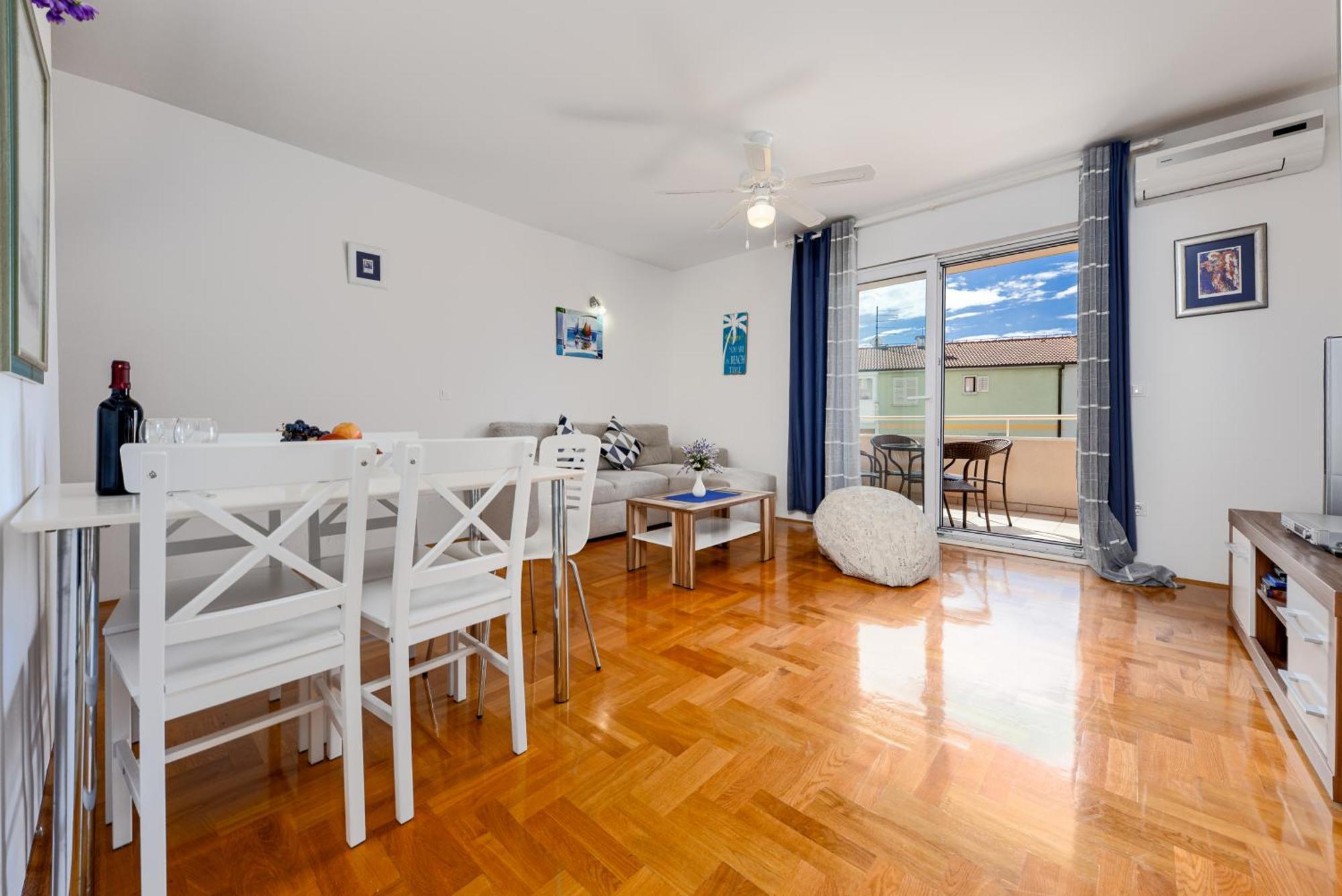 Bay Marisa Apartment *